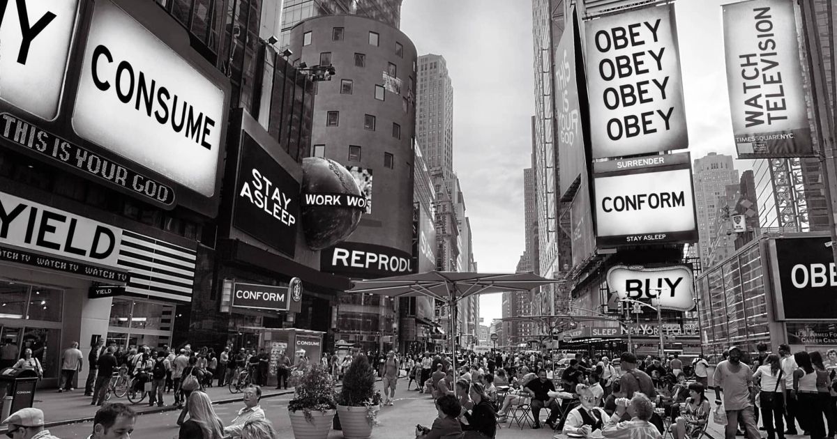 film they live : une place avec plein de messages de pubs